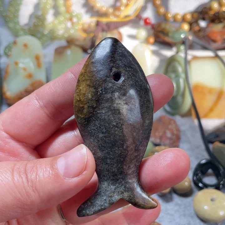 【闪购商品】未镶嵌岫岩河磨玉（透闪石质玉）把件