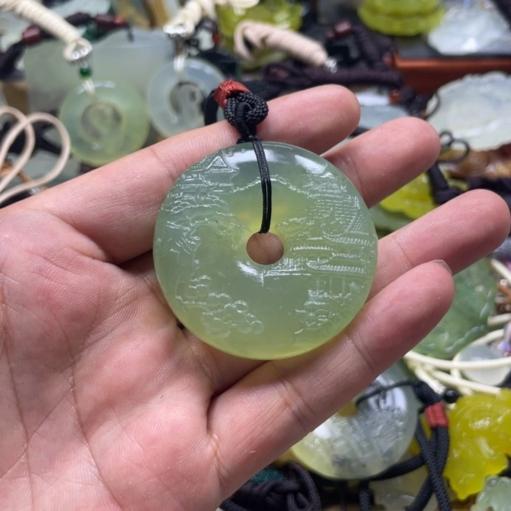 可***爱蛇纹石玉未镶嵌颈饰