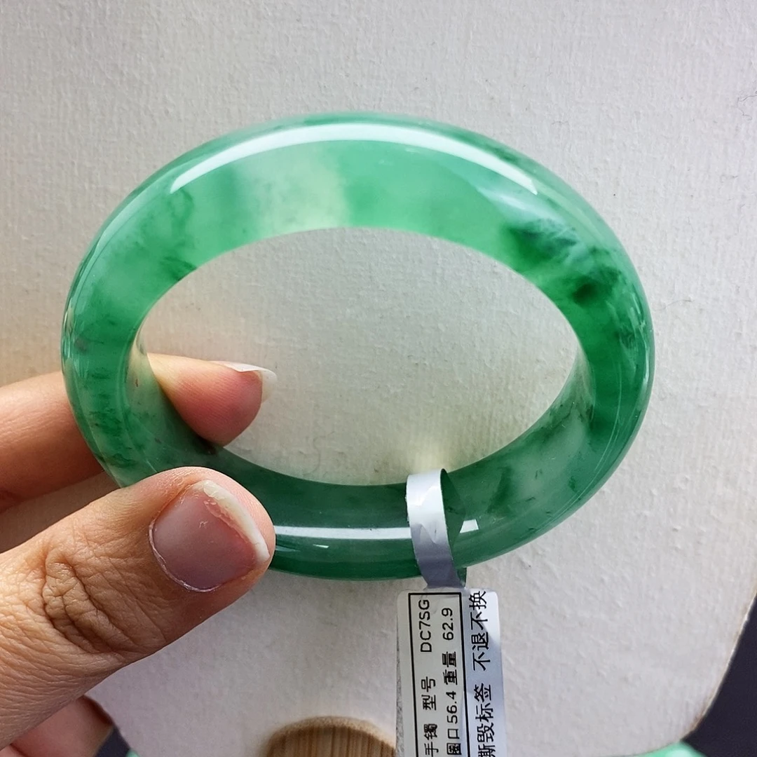 阿***玉石英质玉未镶嵌手镯