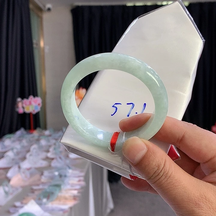 翡翠手镯未镶嵌缅甸翡翠