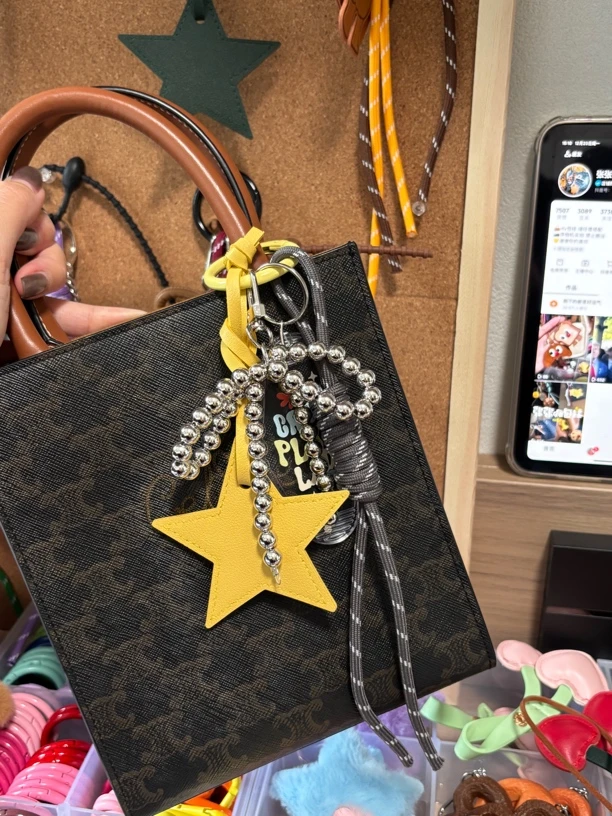 黄灰配色miu系包挂 松弛感包包挂件经典配色串珠蝴蝶结编织绳miu