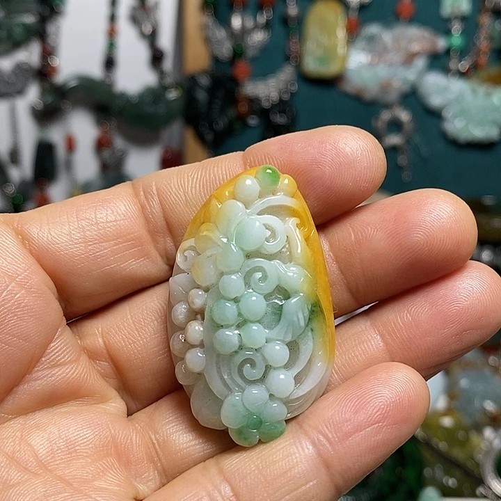 翡翠未镶嵌吊坠(赠链)