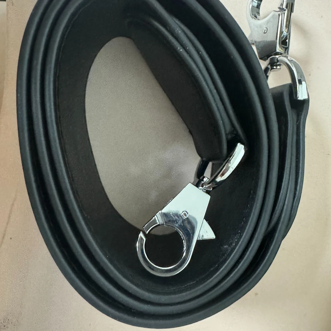 黑色肩带女士包肩带