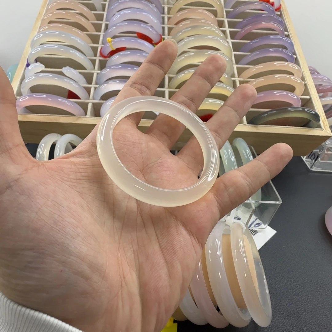 魚***.玛瑙/玉髓未镶嵌手镯