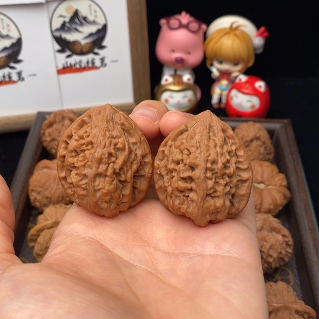 文玩核桃把件牡丹纹