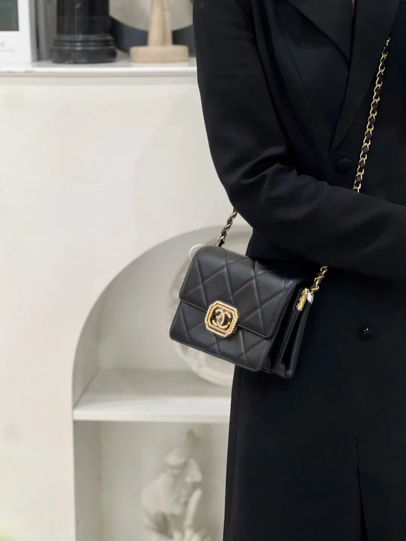 99新 Chanel/香奈儿 香奈儿23c水钻方扣口盖包mini黑金牛/甄选