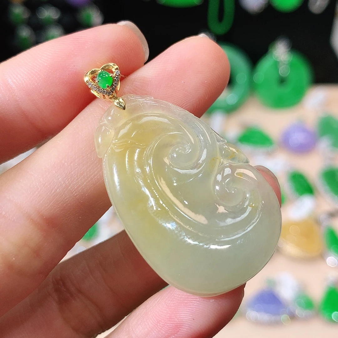 翡翠18K金镶嵌颈饰