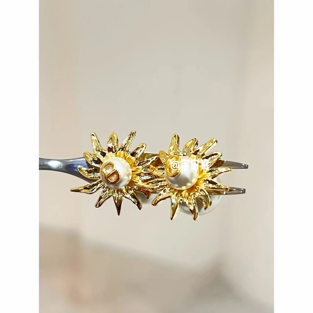 铜合金仿珍珠耳饰 【金色贝珠猪鼻子太阳花前后贝珠耳钉】