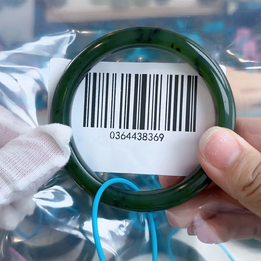 和田玉手镯未镶嵌微瑕63