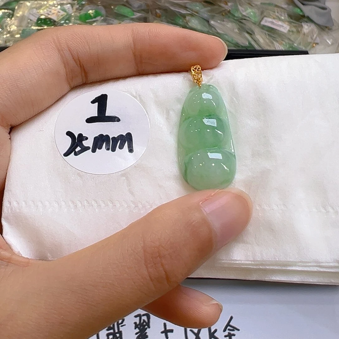 翡翠18K金镶嵌颈饰翡翠