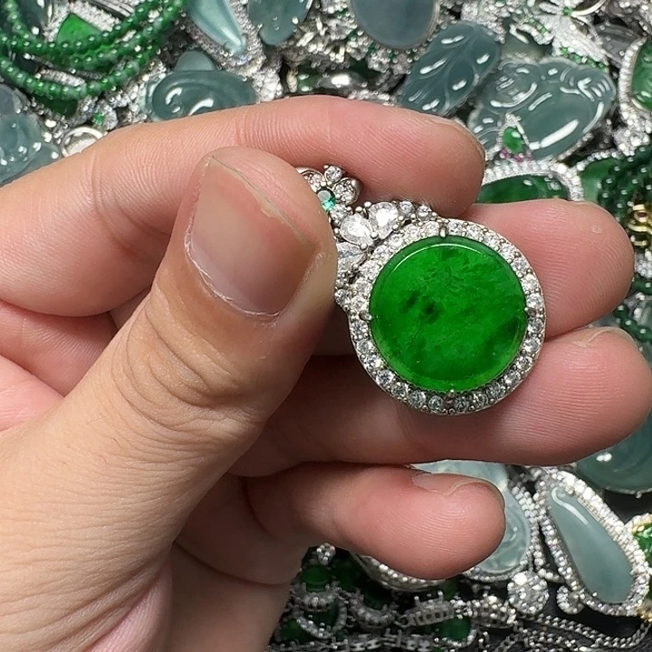 翡翠未镶嵌颈饰天然A货翡翠放漏