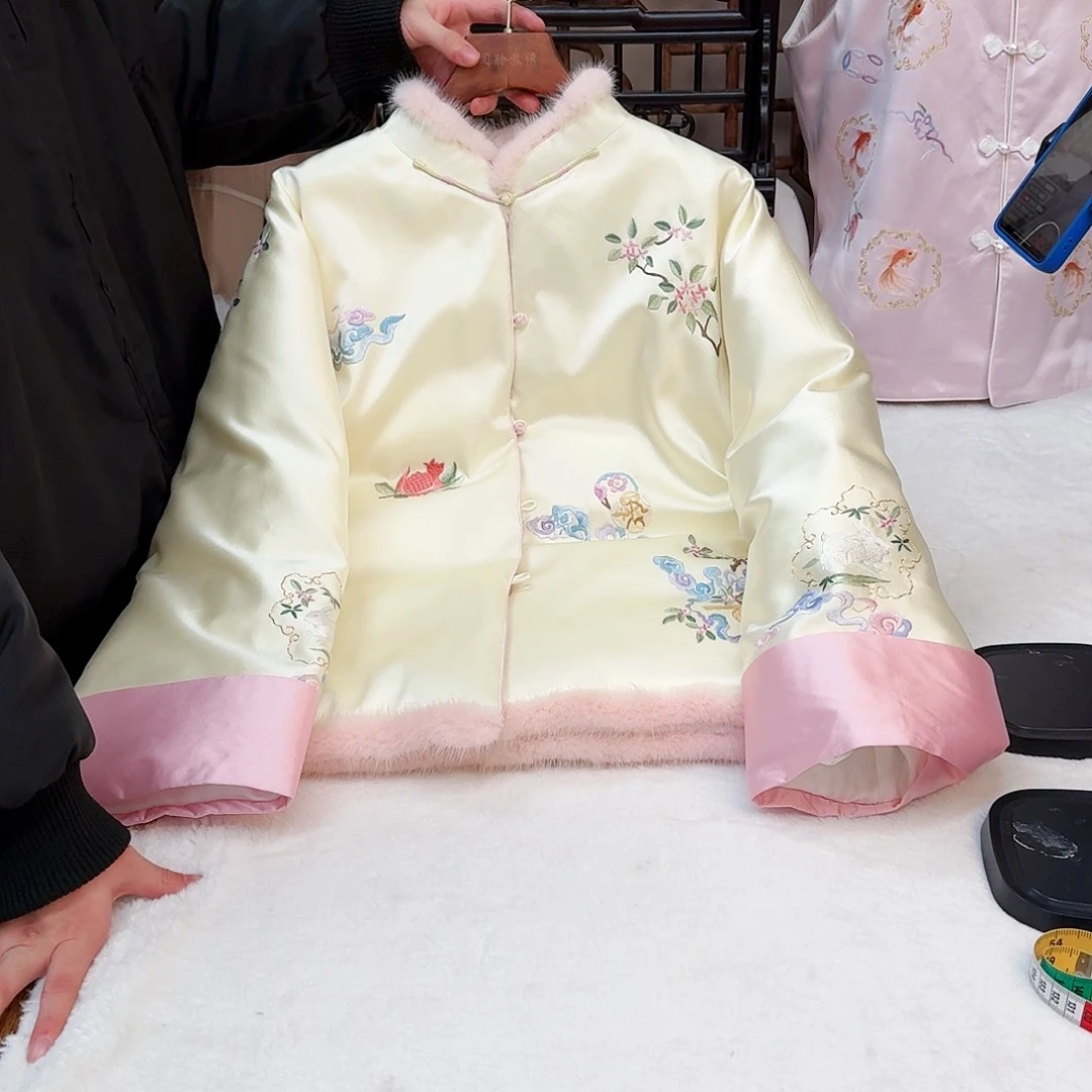 刺绣真丝黄色 兔子羽绒服