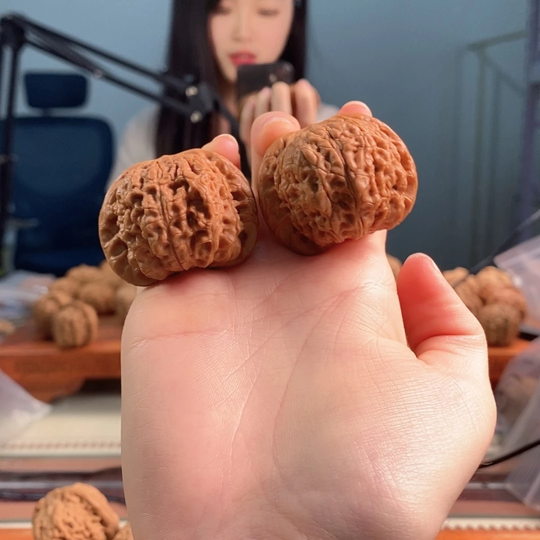 文玩核桃吊坠42血麒麟