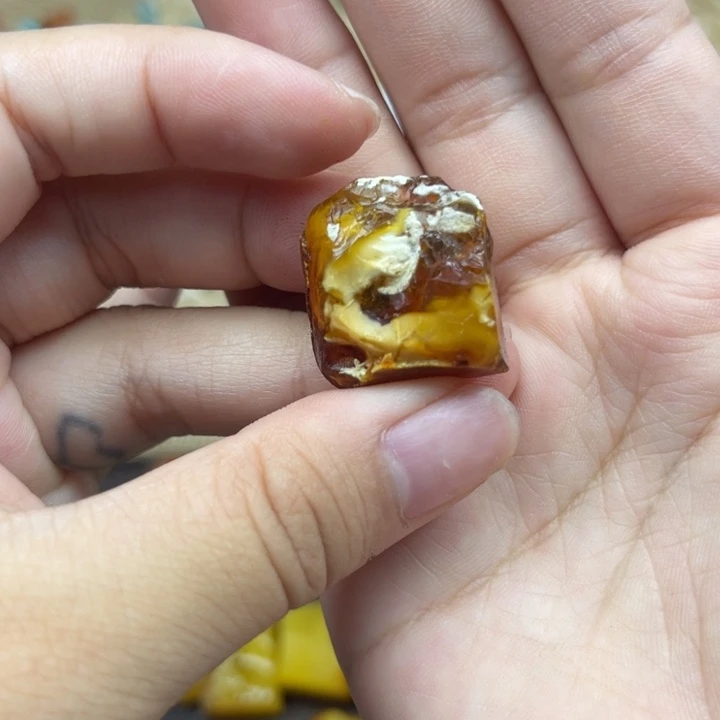 琥珀未镶嵌珠宝奇石