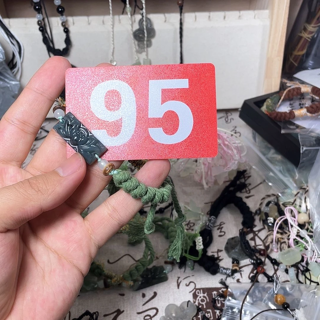 蛇纹石玉颈饰合金