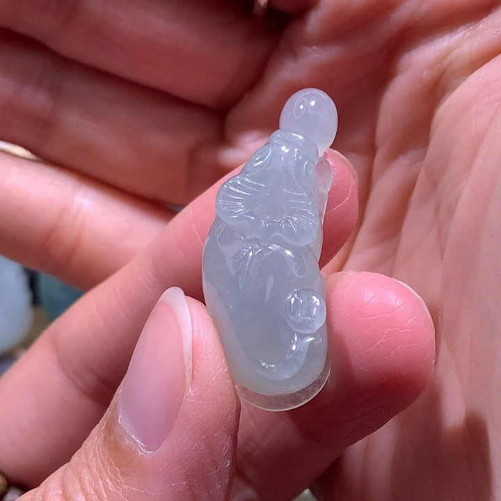 翡翠未镶嵌颈饰炸/冰牛