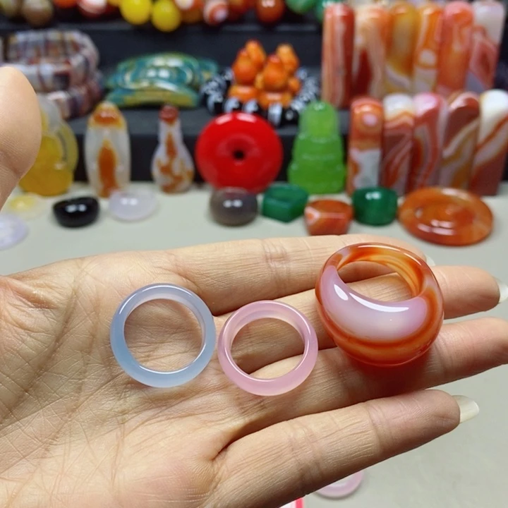 未镶嵌颈饰玛瑙/玉髓方**哥