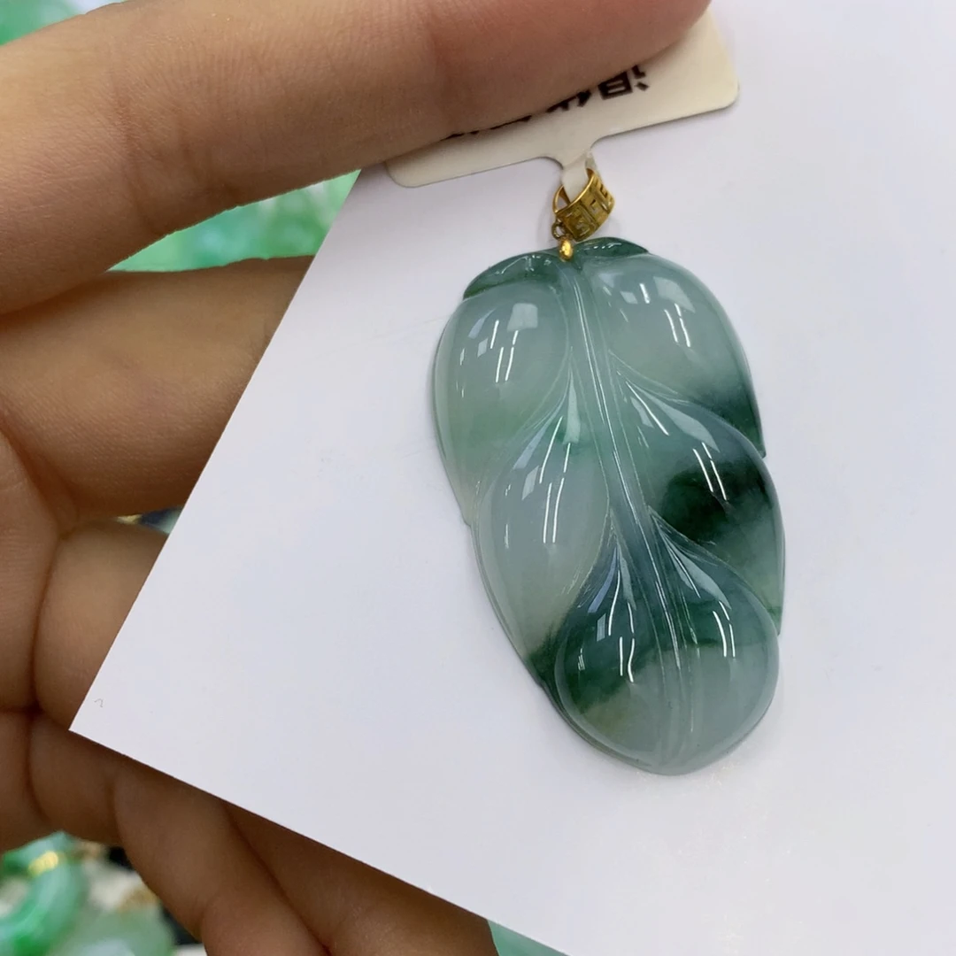 翡翠18K金镶嵌颈饰翡翠