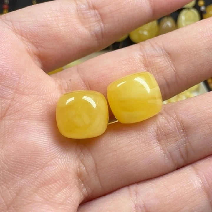 蜜蜡未镶嵌珠宝奇石