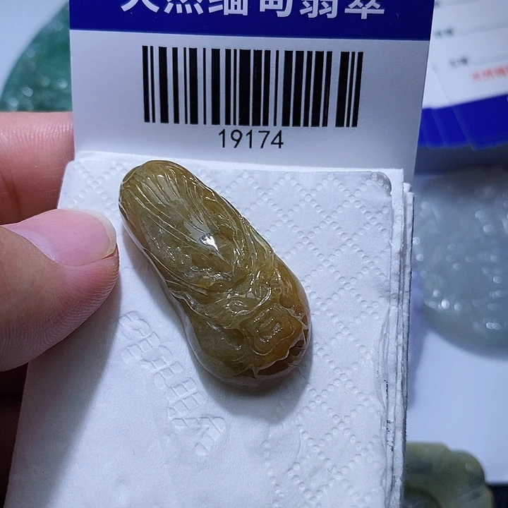 颈饰未镶嵌翡翠天光墟翡翠市场现金代购