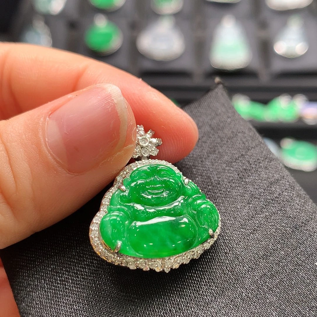 翡翠18K金镶嵌颈饰佛公