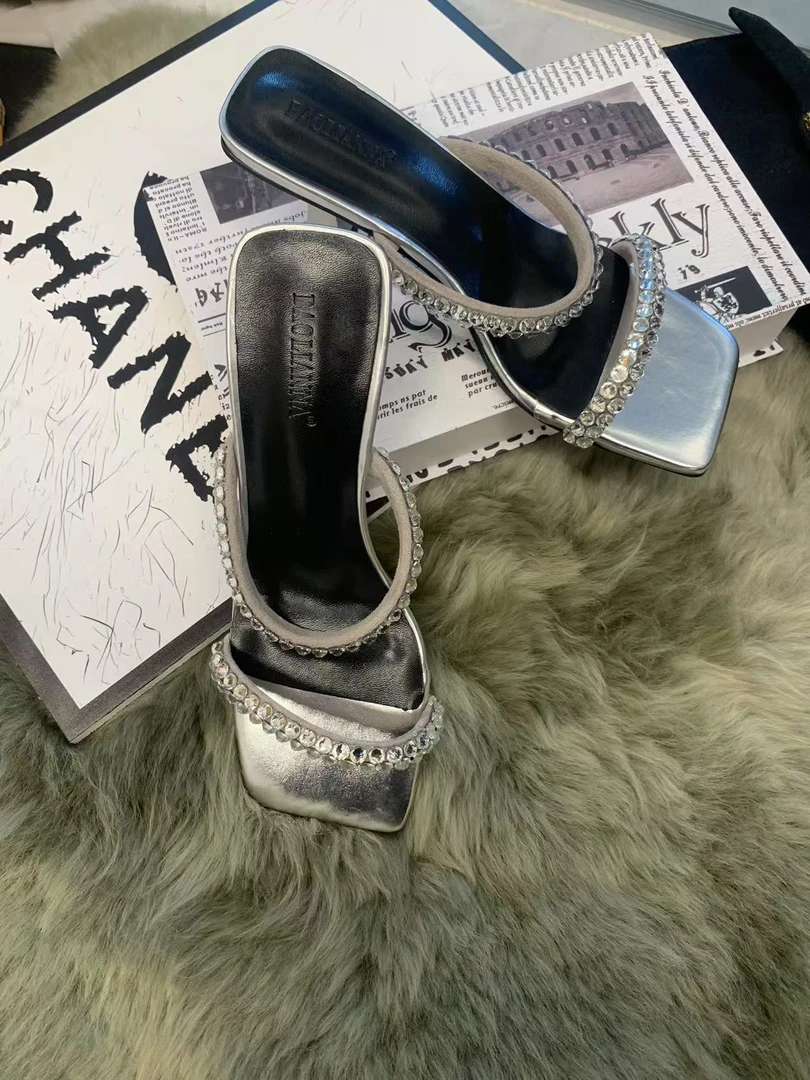 法式气质网红仙女外穿中跟拖鞋2025新款时尚百搭洋气水钻低跟凉鞋