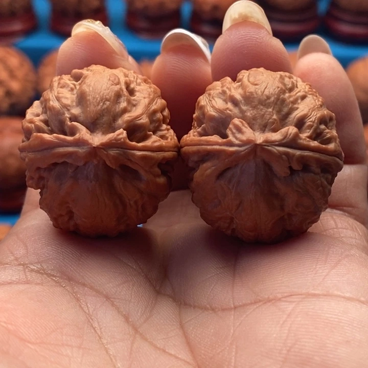 核桃精品文玩核桃手捻三角白