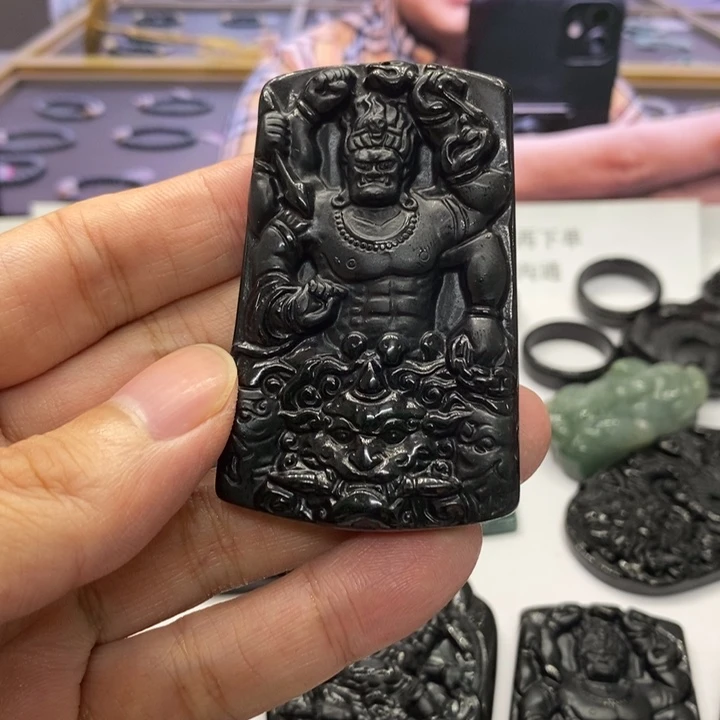 翡翠未镶嵌颈饰向**走大黑天070610