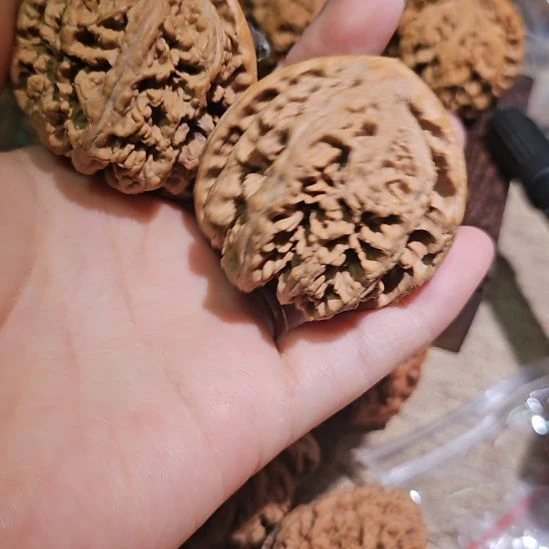 吊坠文玩核桃46粗筋