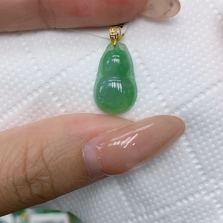 颈饰18K金镶嵌翡翠