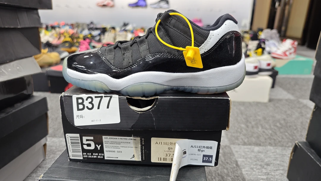 nike aj11红外线低帮 37.5码 全新原盒 11.27 guai B377