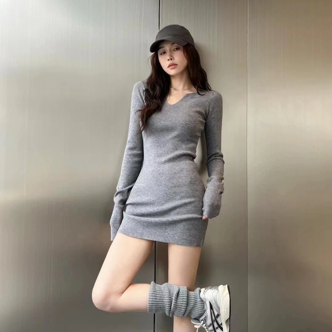 早秋小众高级感轻奢女装气质外出洋气包臀裙子长袖针织打底连衣裙