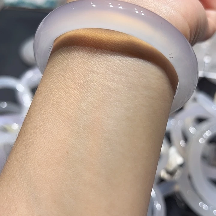 菜***愁手镯玛瑙/玉髓未镶嵌