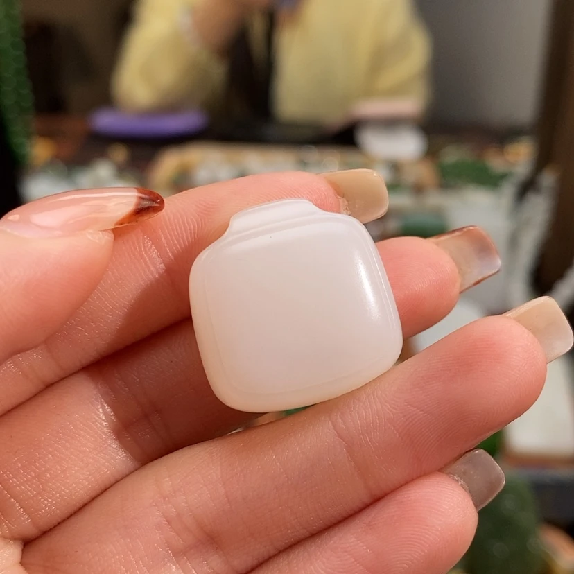 【闪购商品】吊坠(赠链)未镶嵌和田玉