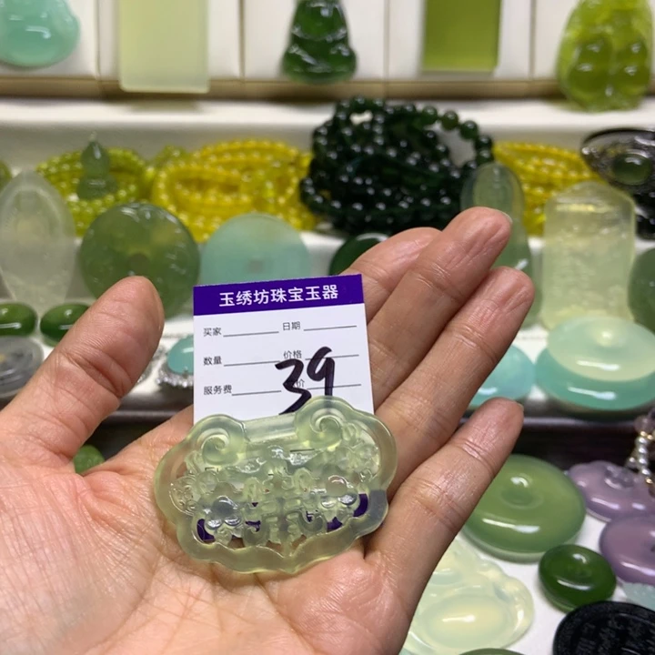 柿***滴蛇纹石玉未镶嵌颈饰