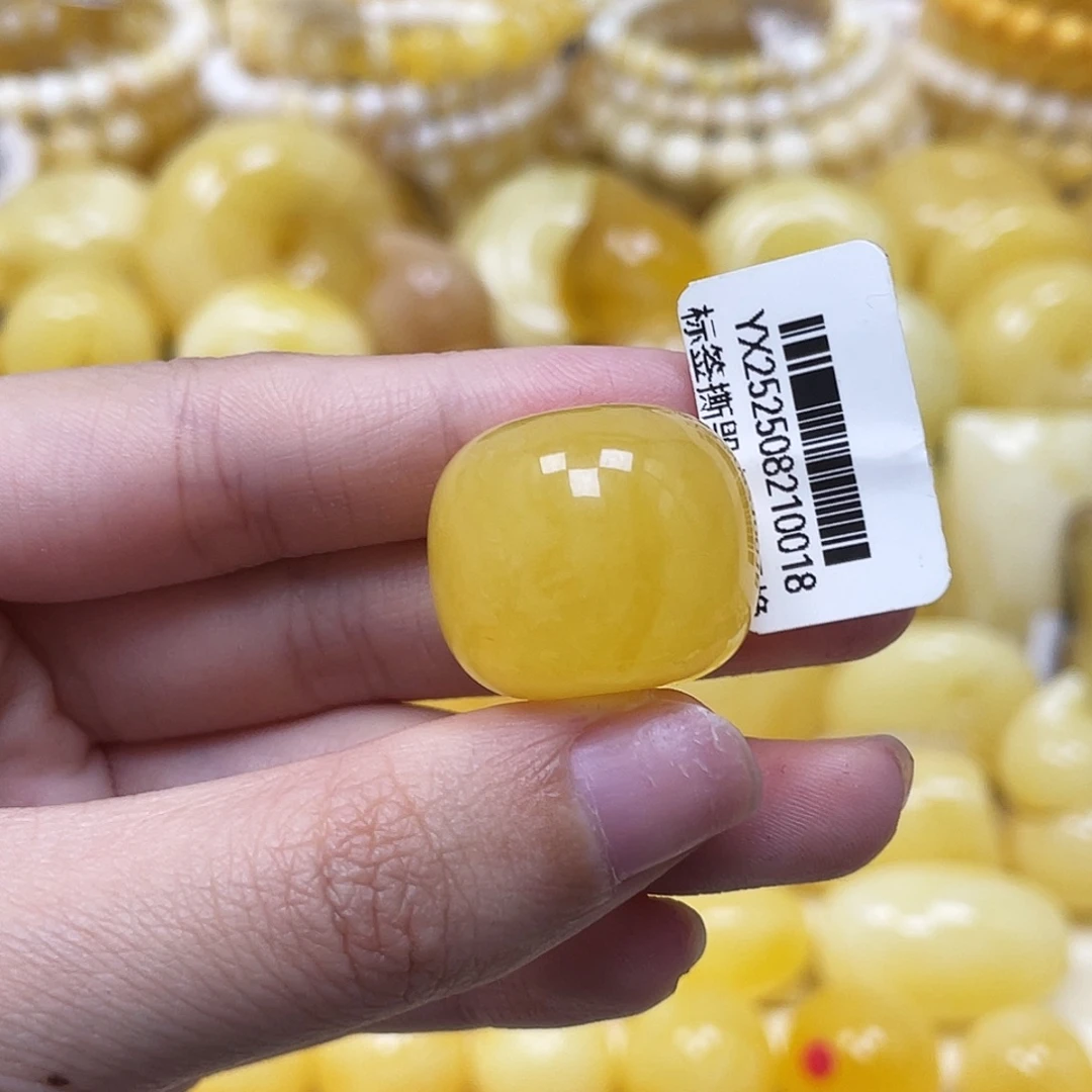 琥珀未镶嵌裸石22.2*18.8mm瑕