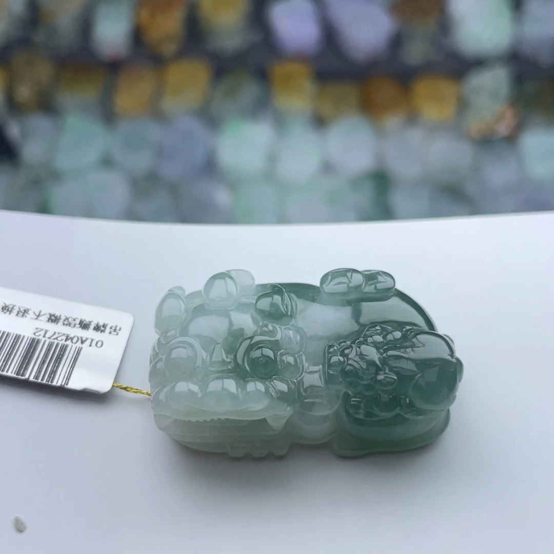 翡翠未镶嵌颈饰貔貅