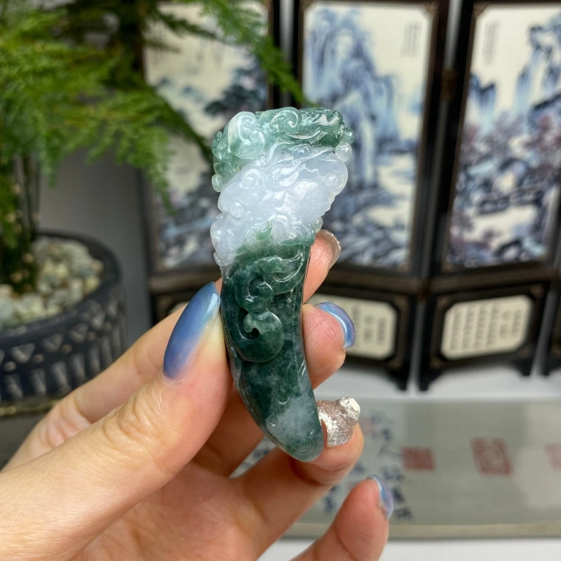 毛货 老种飘花龙牙挂件 天然翡翠A货