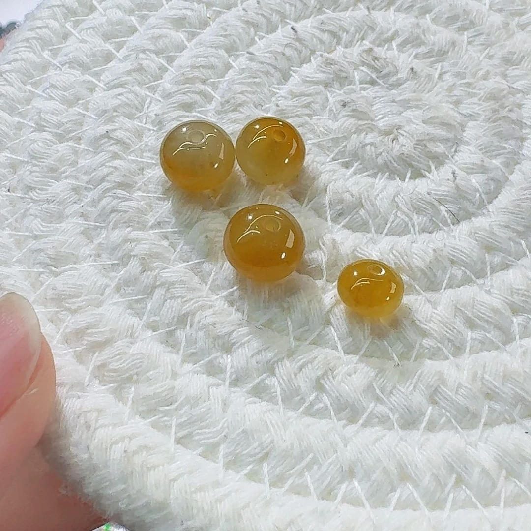 翡翠颈饰未镶嵌黄翡鼓珠四颗一手