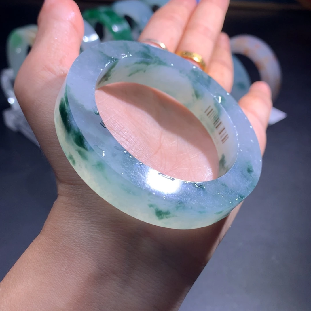 未镶嵌翡翠手镯定制翡翠