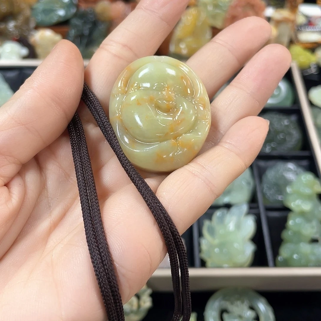 蛇纹石玉颈饰未镶嵌