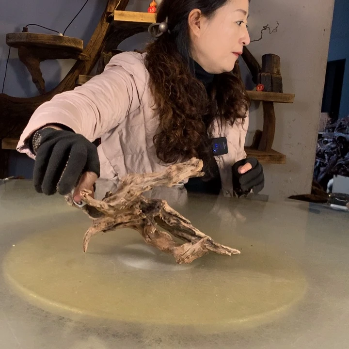 手***前天然的云南紫柚木会黄水