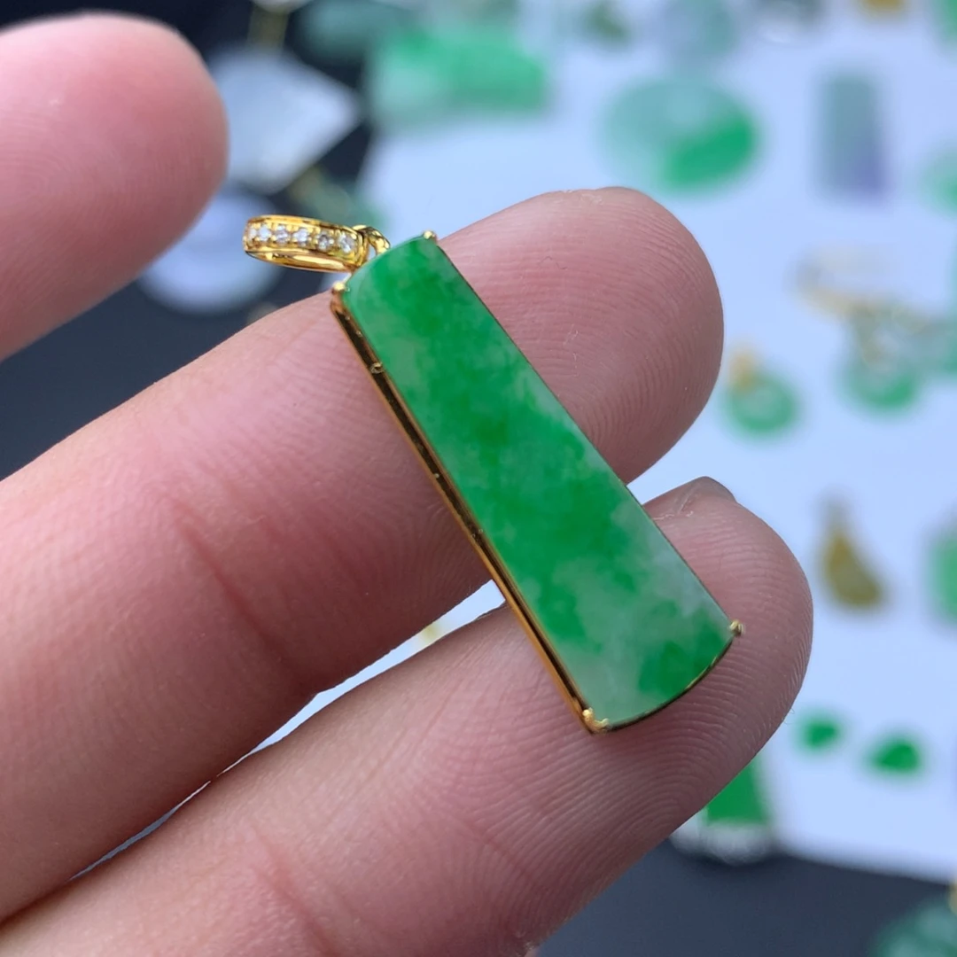 翡翠颈饰未镶嵌翡翠