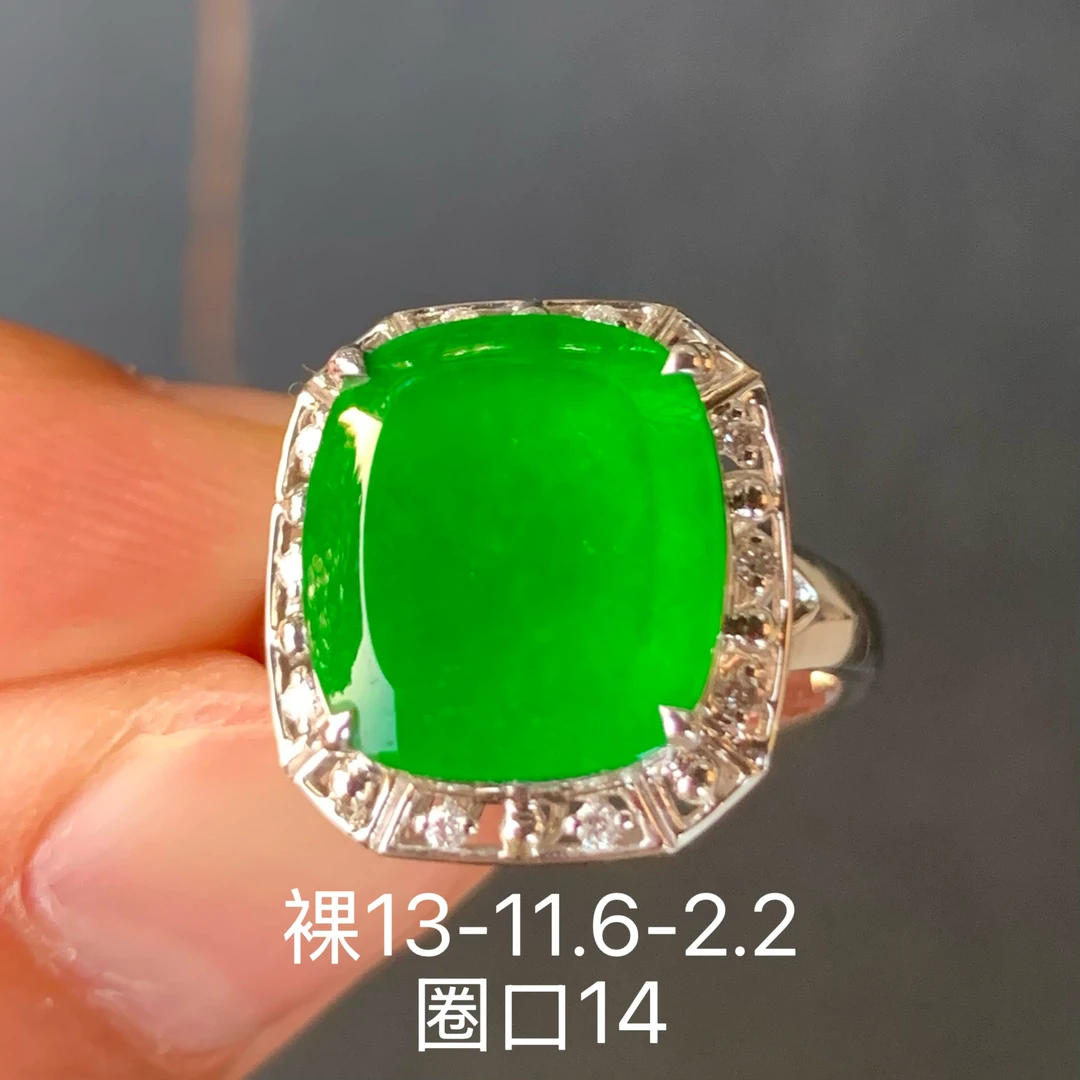 高冰满绿方糖翡翠戒指 镶嵌精致 女款配饰 高级感玉石