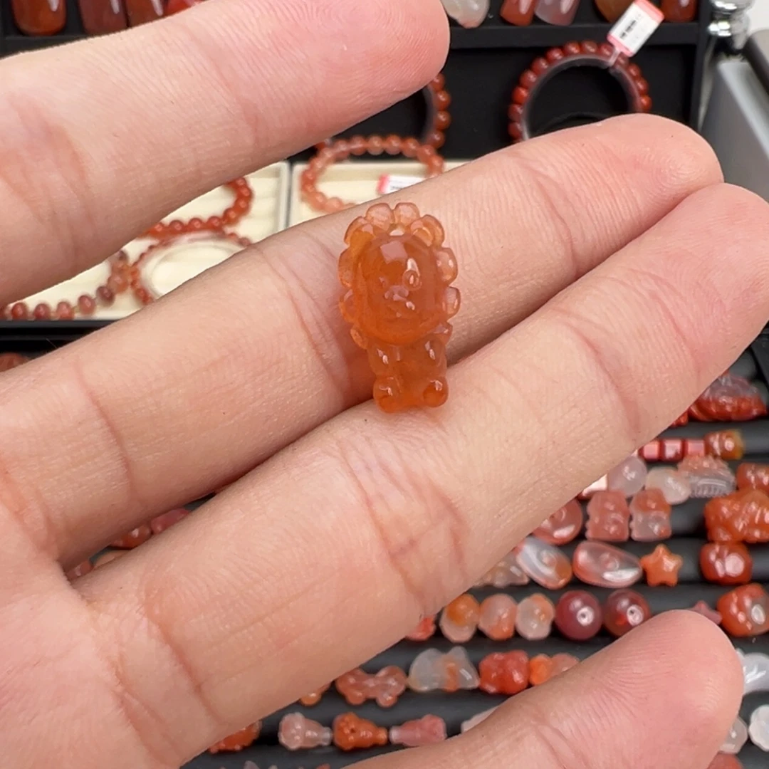南红玛瑙未镶嵌颈饰小狮子