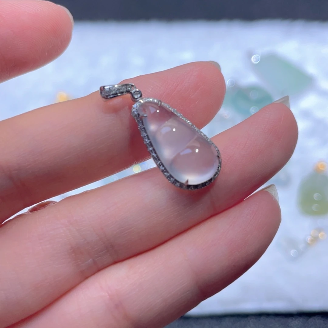 翡翠18K金镶嵌颈饰翡翠