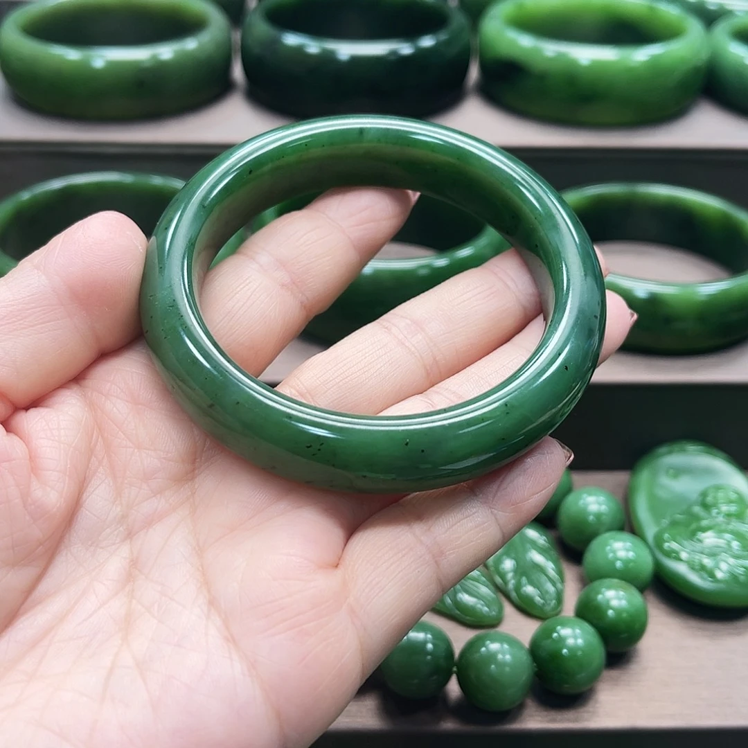 和田玉（碧玉）未镶嵌手镯