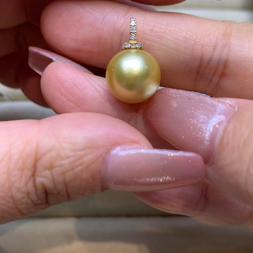 颈饰18K金镶嵌海水珍珠