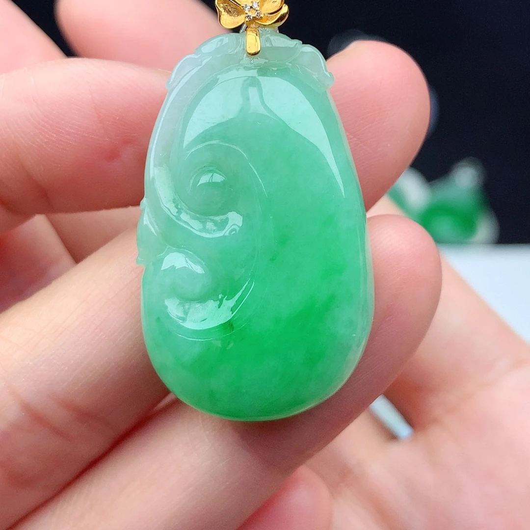 翡翠18K金镶嵌颈饰