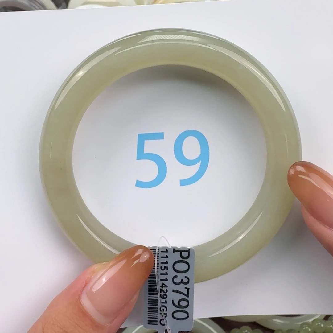 陌***开和田玉未镶嵌手镯